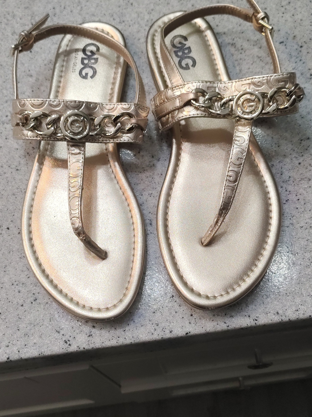 G by GUESS 👑✨Gold T-Strap Chain Sandals